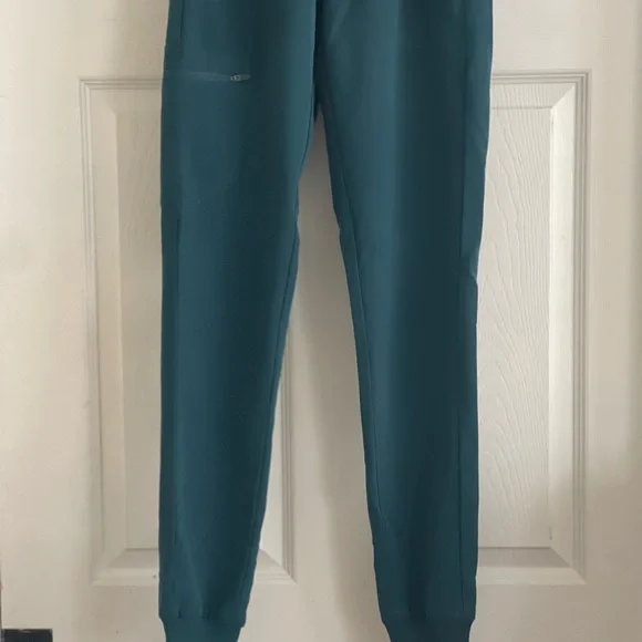 FIGS Scrub Set – Caribbean Blue (Zamora Jogger + Rafaela Top) XXS Tall - Picture 5 of 5